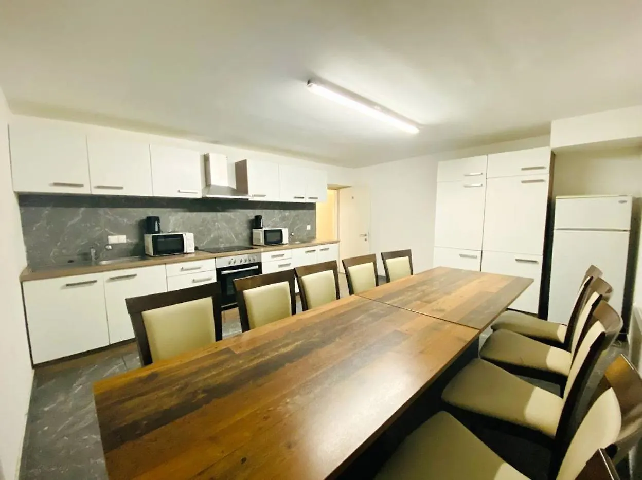 Quad Room In Floridsdorf Area Viena 0*,