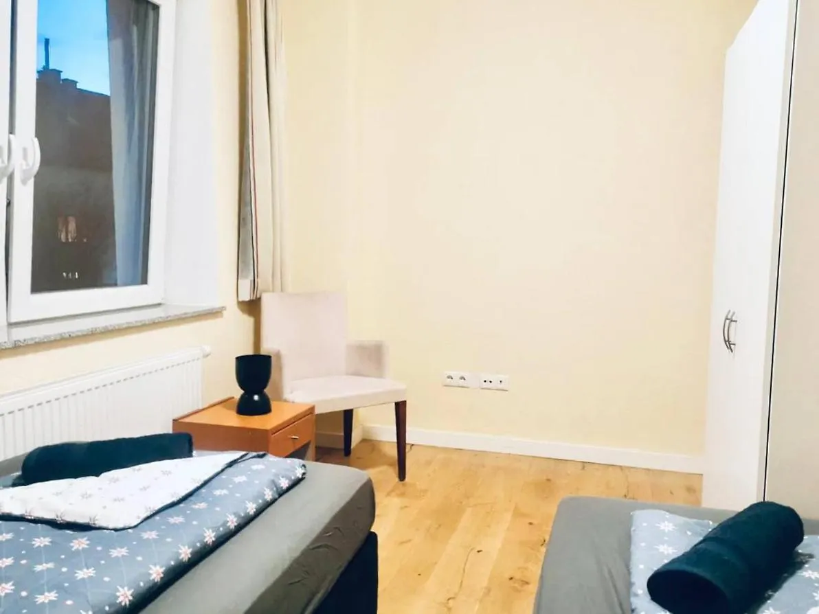 Quad Room In Floridsdorf Area Βιέννη Δωμάτια σε οικογενειακή κατοικία