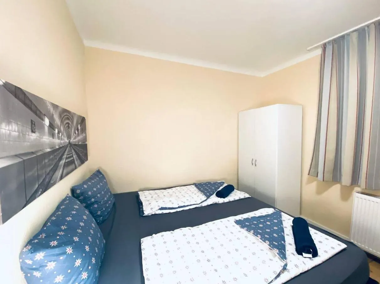 Quad Room In Floridsdorf Area Βιέννη 0*,  Αυστρία