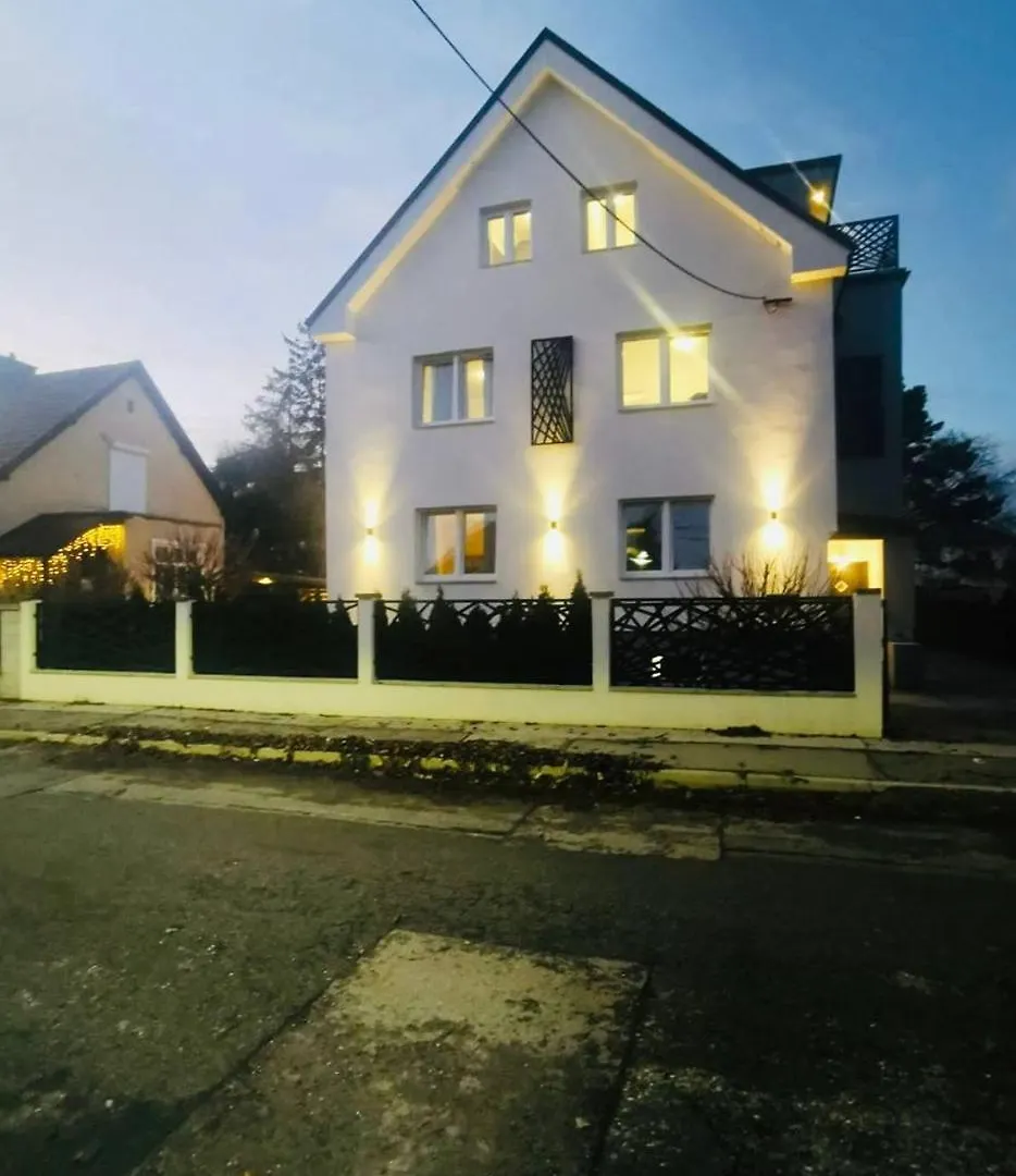 Quad Room In Floridsdorf Area Βιέννη Δωμάτια σε οικογενειακή κατοικία