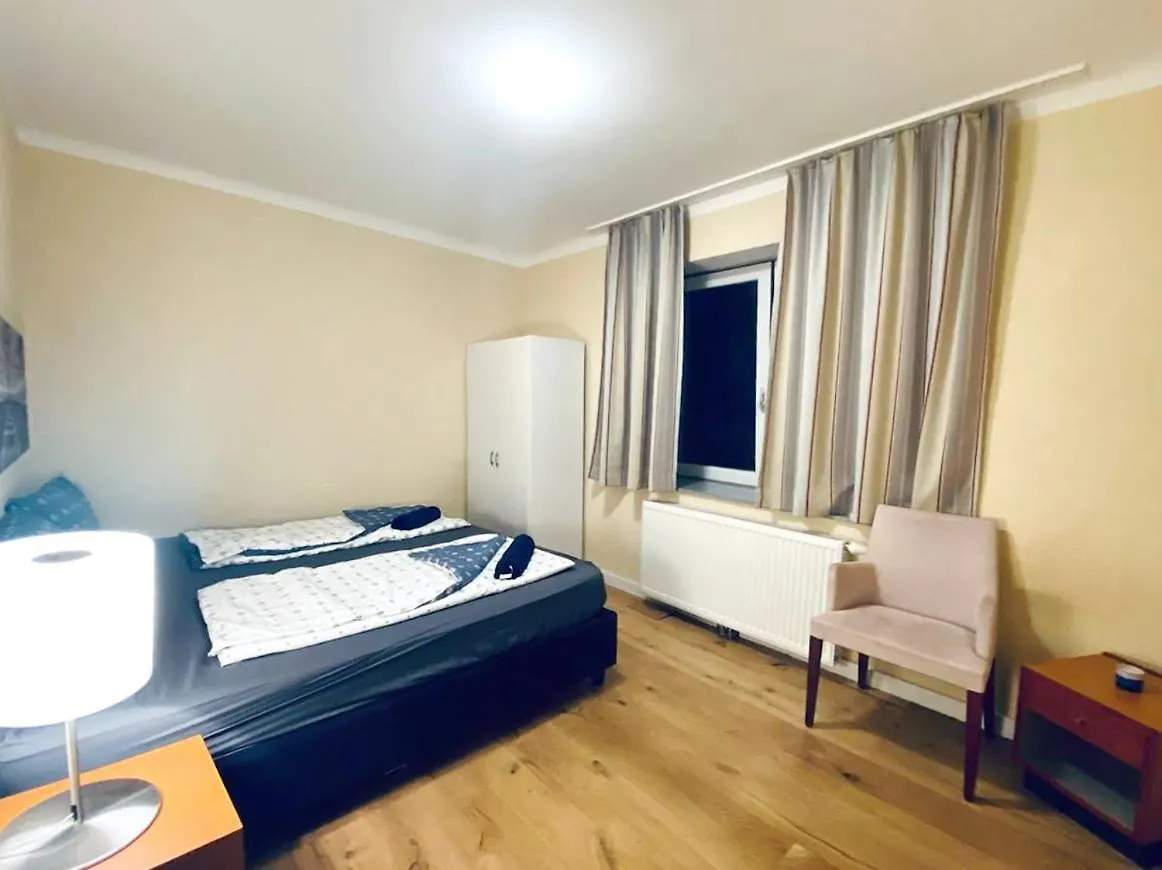 Δωμάτια σε οικογενειακή κατοικία Quad Room In Floridsdorf Area Βιέννη
