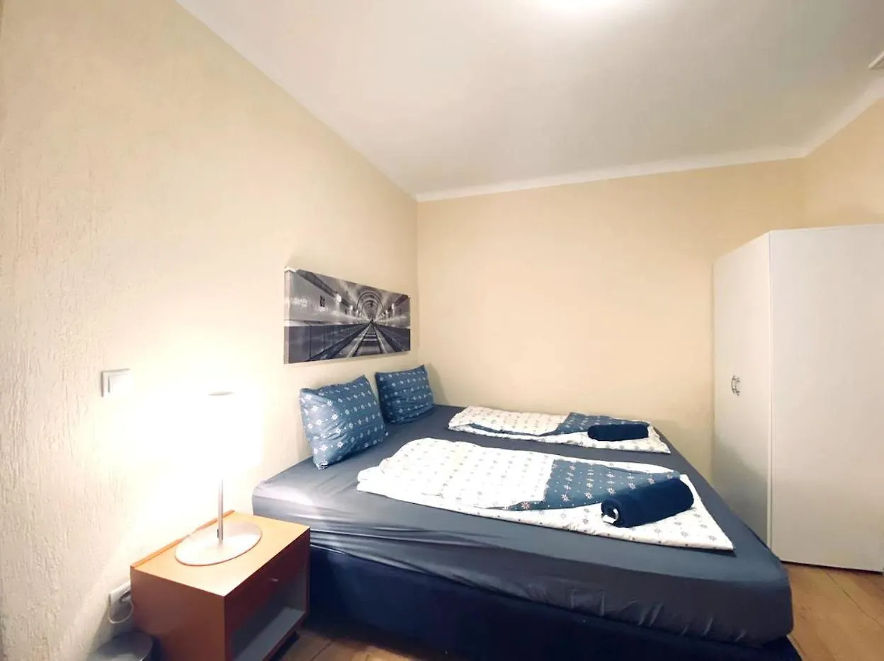 Quad Room In Floridsdorf Area Βιέννη Δωμάτια σε οικογενειακή κατοικία