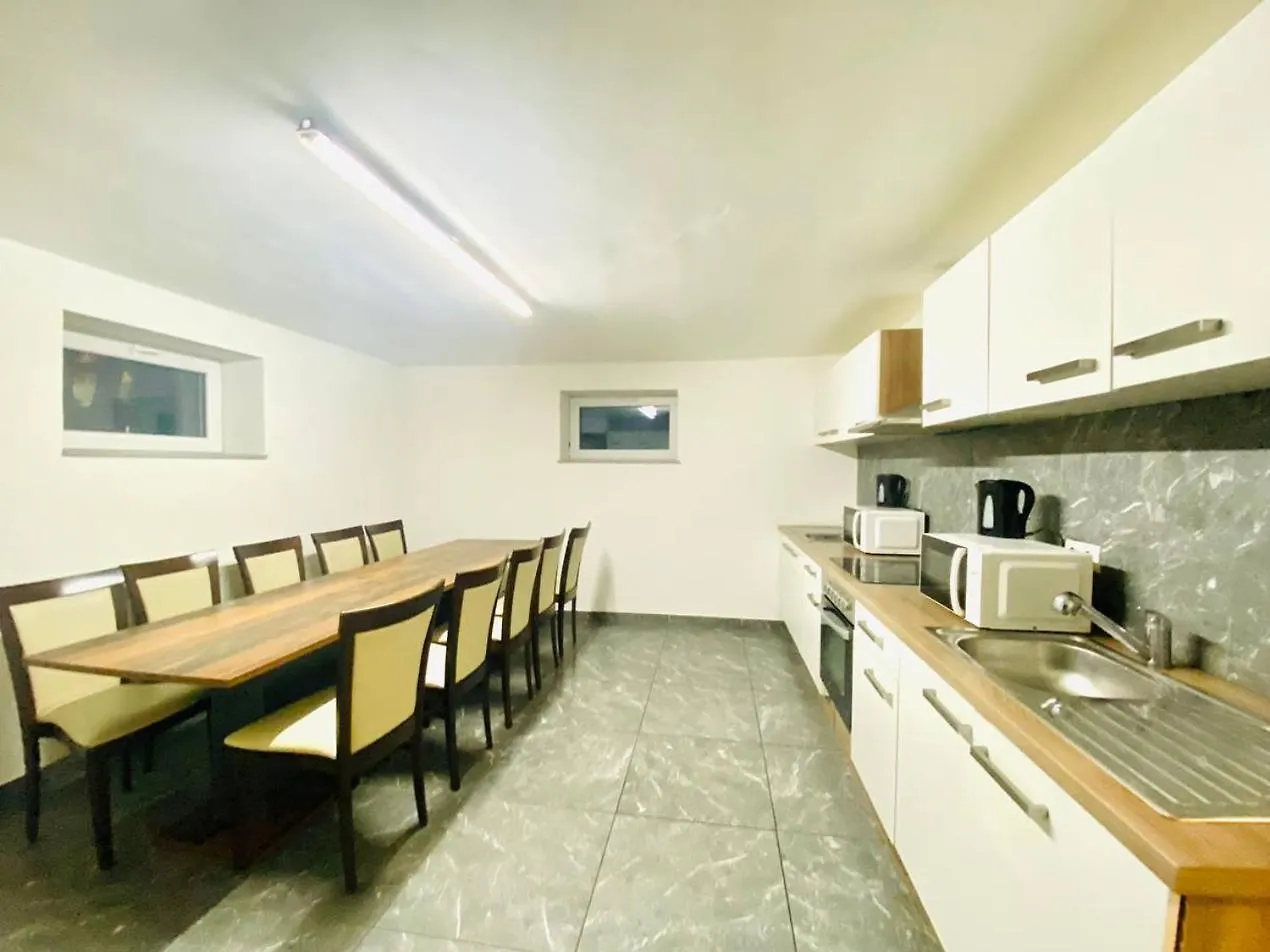 Δωμάτια σε οικογενειακή κατοικία Quad Room In Floridsdorf Area Βιέννη