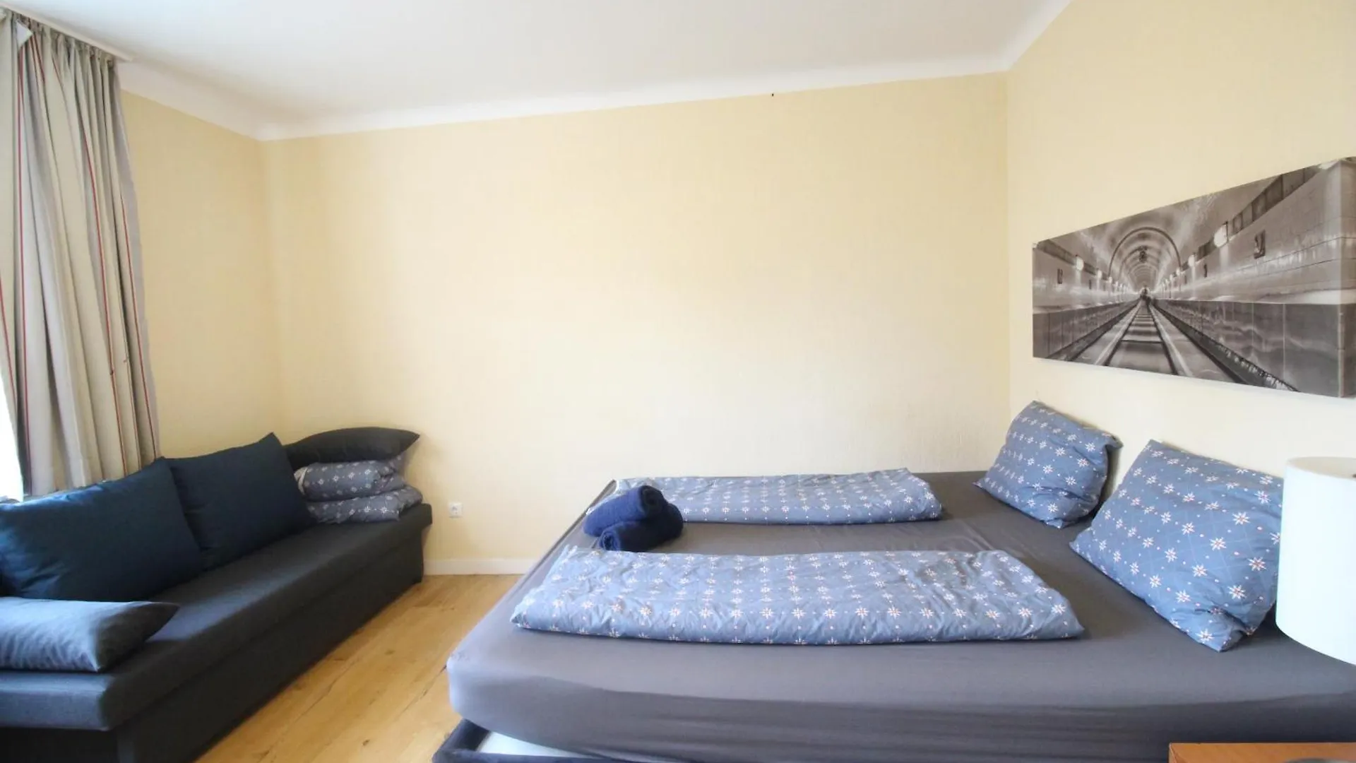 Δωμάτια σε οικογενειακή κατοικία Quad Room In Floridsdorf Area Βιέννη