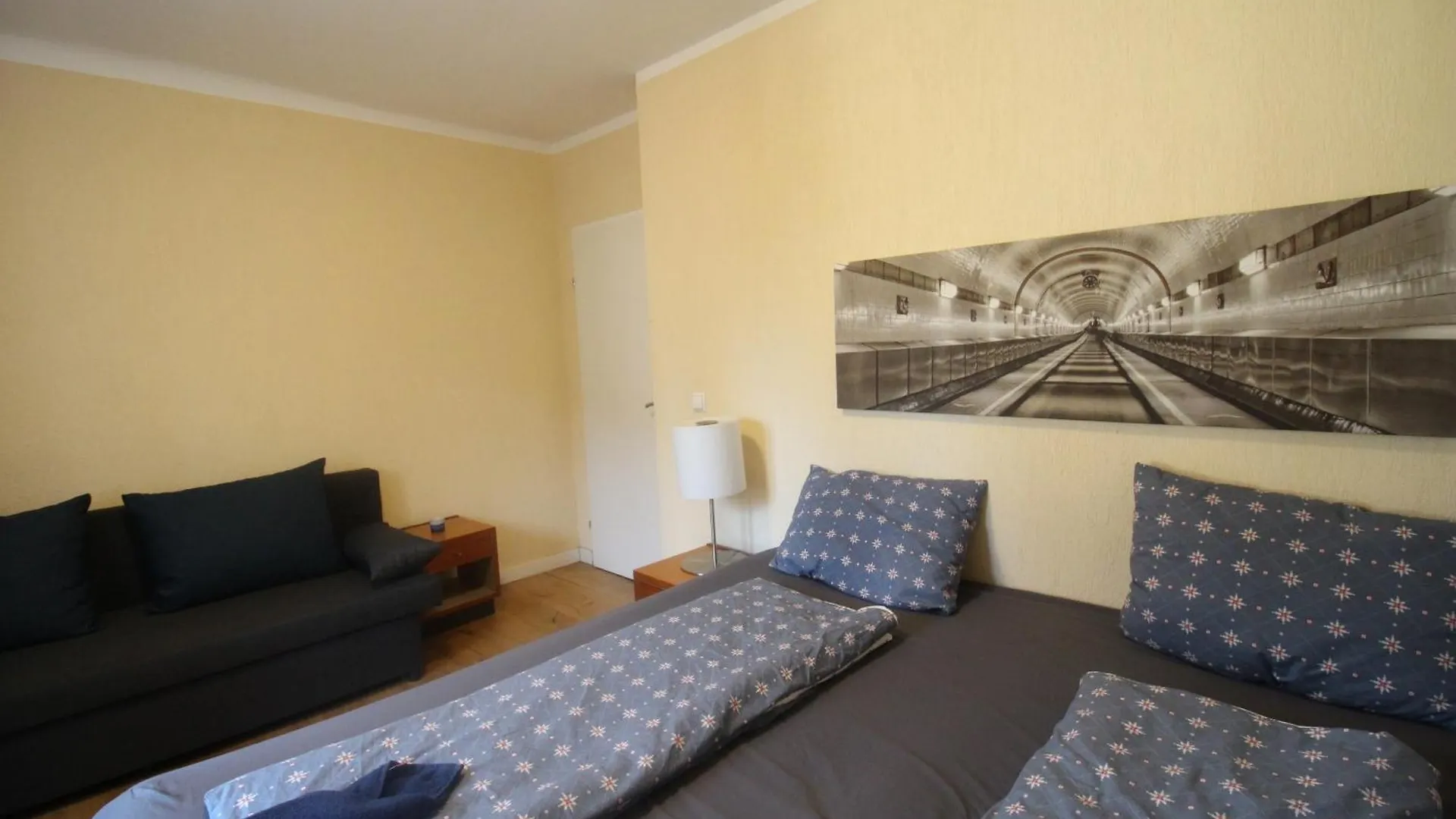 Quad Room In Floridsdorf Area Βιέννη 0*,  Αυστρία